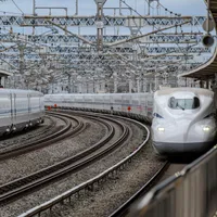 Trenuri Tokaido Shinkansen, seria N700, în stația Hamamatsu, din Prefectura Shizuoka, Japonia - Foto: Profimedia Images
