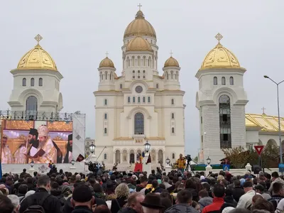 Programul de închinare în Sfântul Altar al Catedralei Mântuirii Neamului a fost prelungit - Foto: Inquam Photos / Codrin Unici