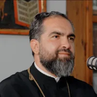Preotul-regizor Ciprian Mega, reținut după ce i-a ars mașina. Cum a fost demascat - Foto: facebook