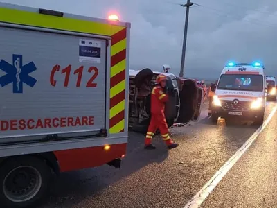 Accident cumplit pe „Drumul morții” DN2. Un autoturism a luat foc după un impact violent cu un TIR - Foto: Facebook/Ambulanța - Caracter ilustrativ
