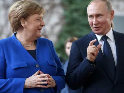 Cancelarul german Angela Merkel şi preşedintele rus Vladimir Putin. Foto: Getty Images