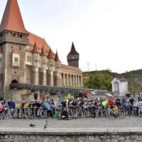 Zeci de mii de oameni vor ieși în același timp cu bicicletele în 10 țări