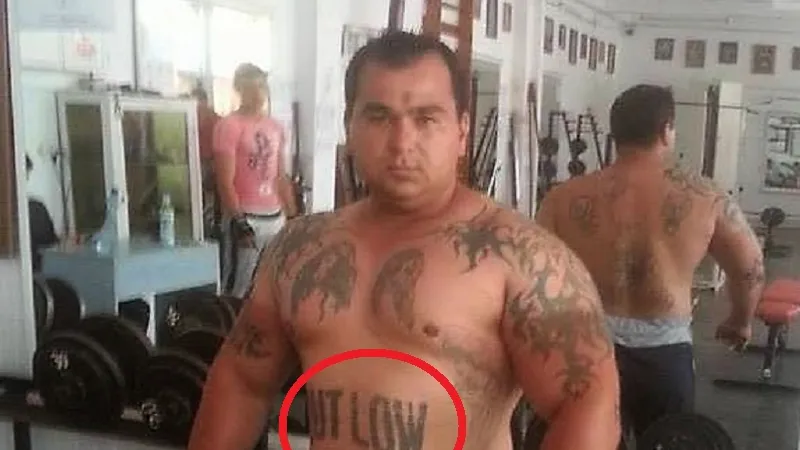 Interlopul Bulă nu e poreclit degeaba așa: Are un tatuaj scris greșit pe burtă Foto: mesagerulneamt.ro