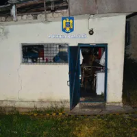 O femeie din Neamț, răpită și ținută într-o barcă a fost salvată după ce a sunat la 112/FOTO: Facebook/PolitiaRomana