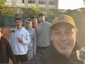 Cât costă o oră de tenis la clubul lui Cosmin Georgescu, fiul lui Călin Georgescu