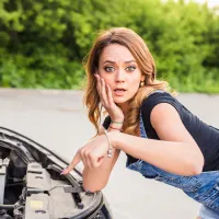 Cu un singur tip de mașină nu rămâi în drum dacă te lasă bateria. Dar nu mai e la modă. Cum pornești - Foto: Freepik (Imagine cu rol ilustrativ)