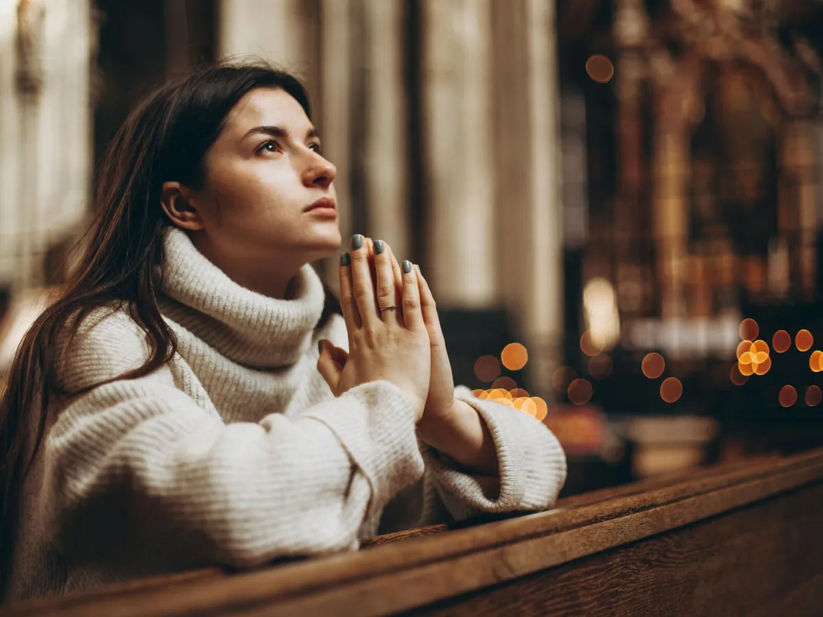 Rugăciuni pentru pace, duminică, în toate bisericile din România, la patru ani de război în Ucraina - Foto: Freepik (Imagine cu rol ilustrativ)