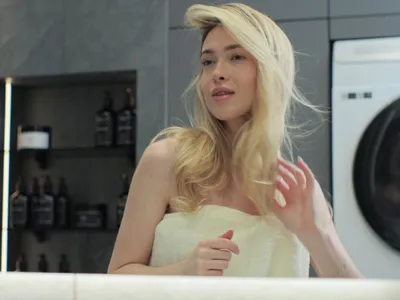 De câte ori pe săptămână trebuie să-ți speli părul. Afectează numărul de spălări căderea părului sau albirea? - Foto: Freepik (Imagine cu rol ilustrativ)