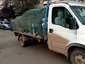 Mașină confiscată pentru transport de deșeuri/FOTO: Facebook