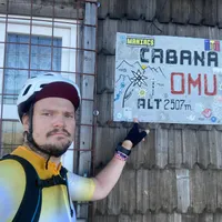 Mihnea Câmpeanu a plecat cu bicicleta din București până pe Vârful Omu - Foto: Facebook/ Mihnea Câmpeanu