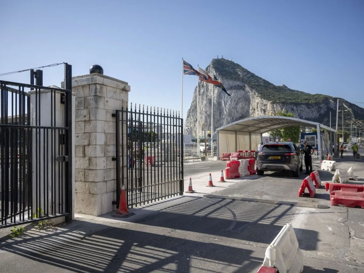 Frontiera pe cale de dispariţie dintre Gibraltar (UK) şi La Línea de la Concepción, Spania - Foto: Profimedia Images