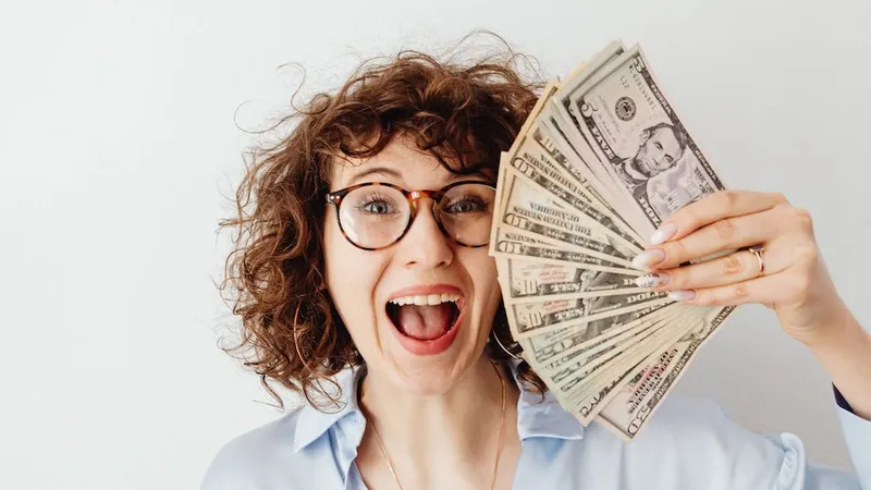 Salariile de bază ale bugetarilor se majorează - Foto: Pexels/Karolina Grabowska - imagine cu caracter ilustrativ