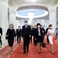 Ciolacu și amazoanele/FOTO: hotnews.ro