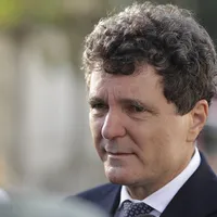 Nicuşor Dan discută cu  presa, la Şcoala 150, din Bucureşti - Foto: INQUAM PHOTOS/Octav Ganea