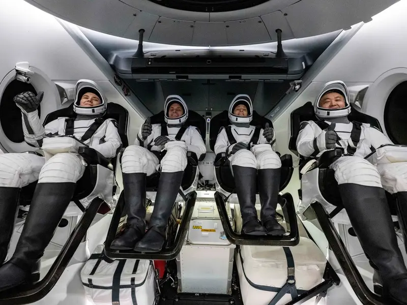 De la stînga la dreapta, cosmonautul Anna Kikina de la Roscosmos, astronauții Josh Cassada și Nicole Mann de la NASA și astronautul Koichi Wakata de la Agenția Japoneză de Explorare Aerospațială (JAXA) - Foto: Profimedia Images