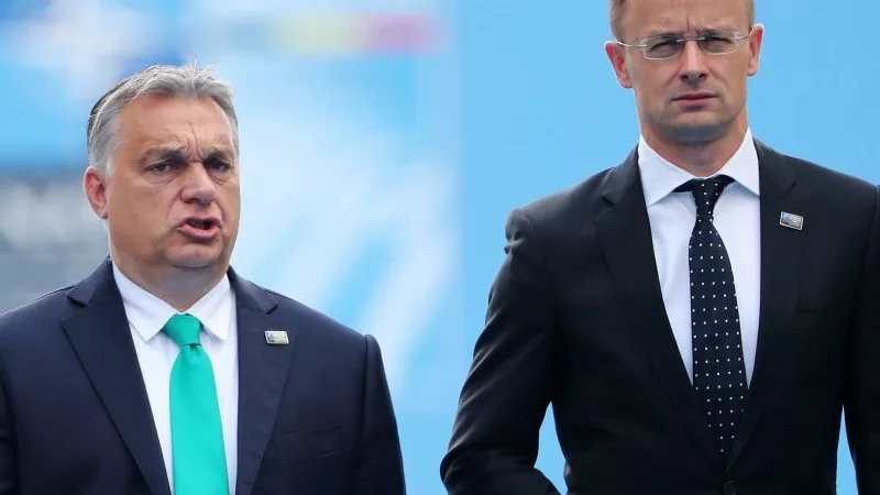 Viktor Orban și Peter Szijjarto. / Foto: euractiv.com