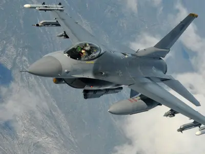 SUA evaluează piloții ucraineni pentru un posibil antrenament cu avioane de luptă F-16 - Foto: Profimedia Images