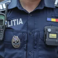 Trei băieți de 15 şi 16 ani, cu cagule pe cap, au intrat într-o casă şi au furat telefoane - Foto: INQUAM Photos/ Octav Ganea