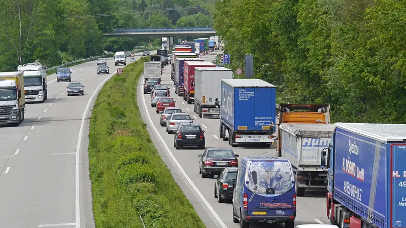 Trafic de coșmar de Valea Prahovei pe ambele sensuri. Coloane de peste 7 km de mașini - FOTO: Profimedia