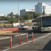 Autobuz pe contrasens pe Ciurel/FOTO: g4media.ro