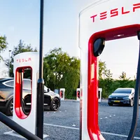 Tesla, un fel de iPhone cu roți? Constructorul, găsit vinovat de „măsluirea” bateriilor prin update. / Foto: teslarati.com