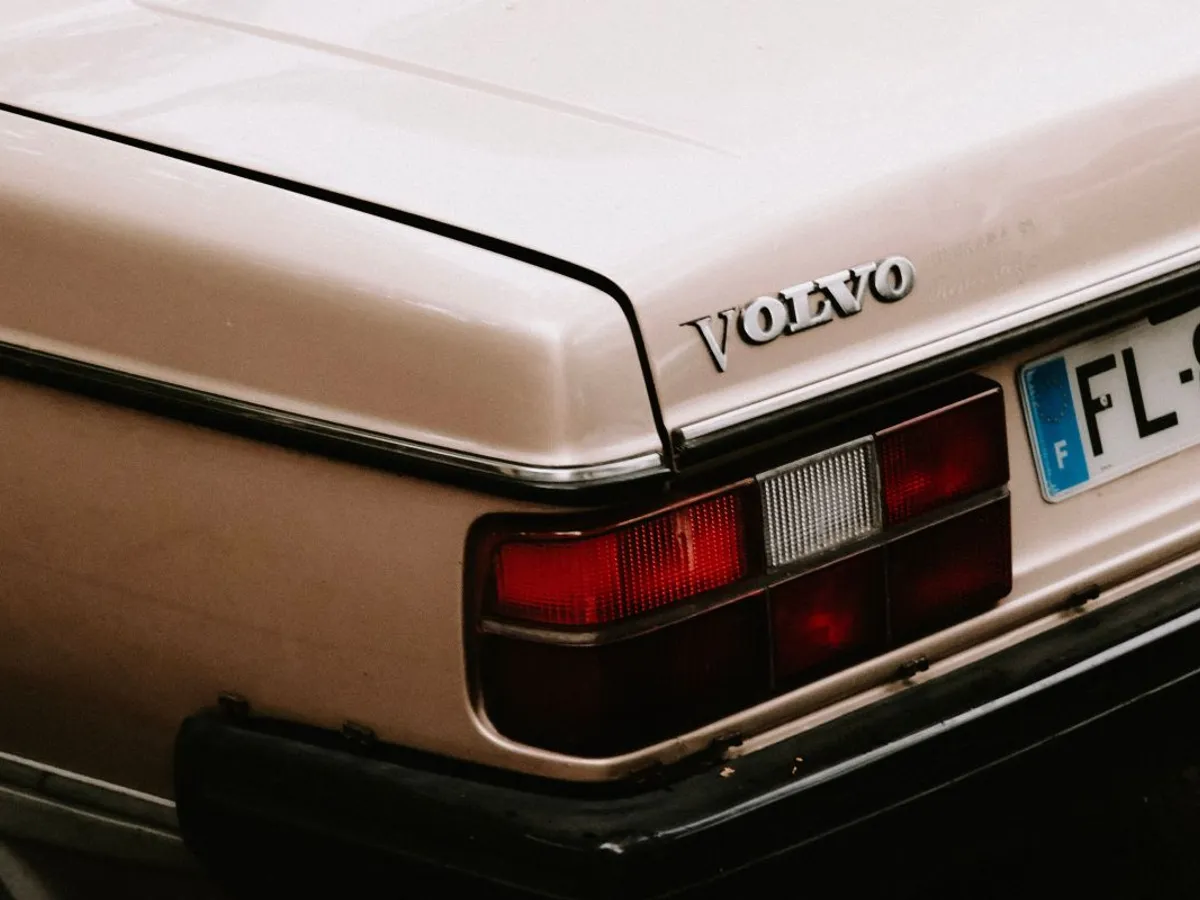 Cum a furat Coreea de Nord 1.000 de mașini Volvo și nu le-a plătit de o jumătate de secol
