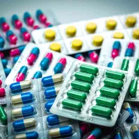 Consumul susţinut de antibiotice creşte riscul de cancer de colon. / Foto: newscientist.com