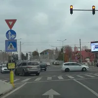 Gigi Becali nu mai repară Maybach-ul cu ranga, și-a luat unul nou și ignoră regulile de circulație. / Foto: captura video