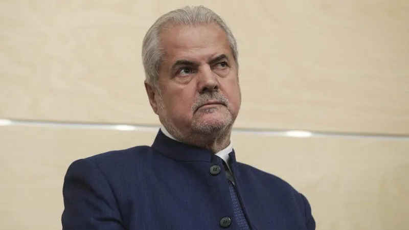 Adrian Năstase nu mai face cumpărături la Mega Image - Foto: Inquam Photos / Octav Ganea