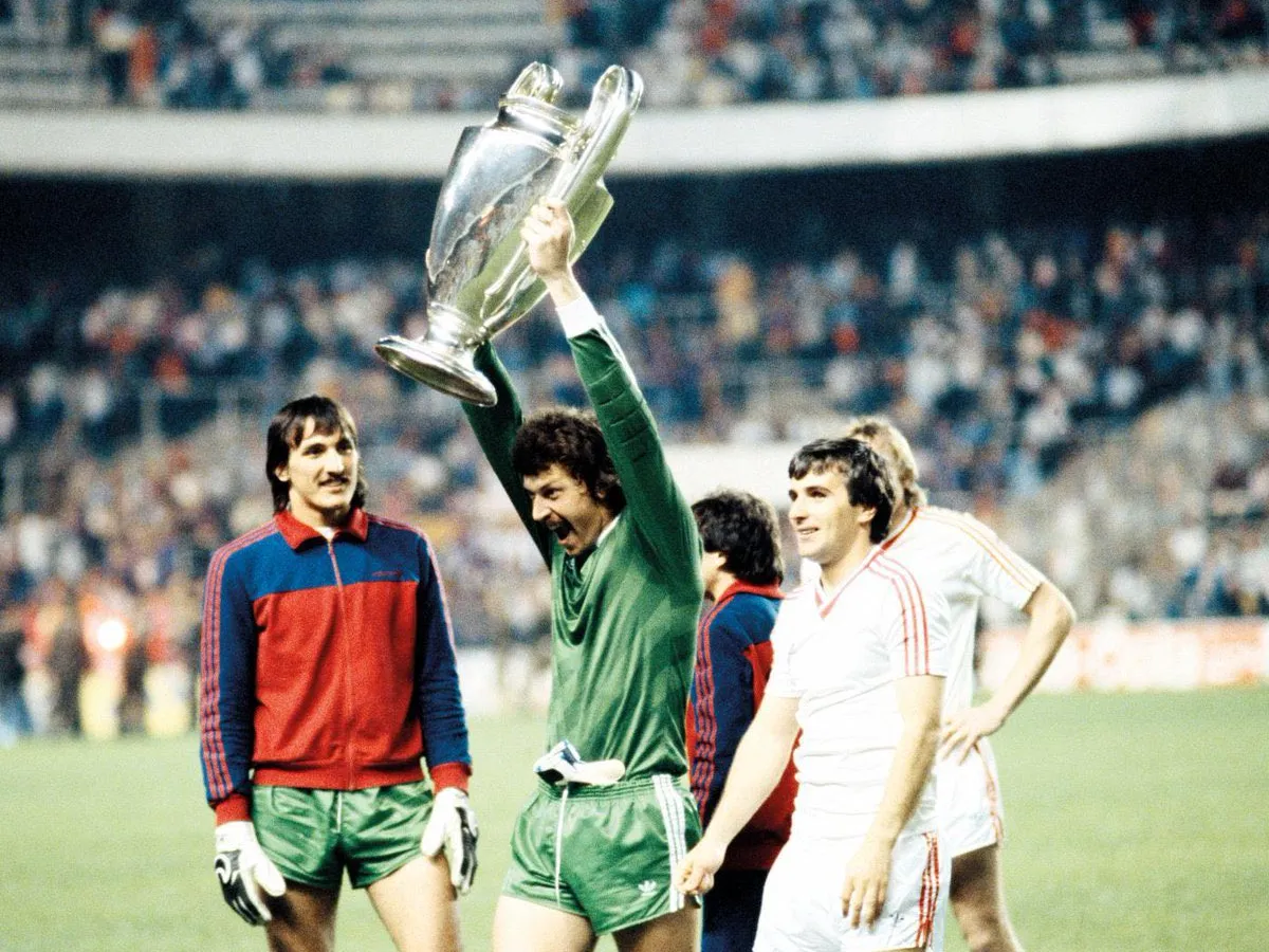 Steaua triumfă la Sevilia - Foto: Twitter / Romanian Footbal