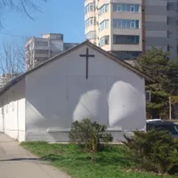O anexă construită ilegal în curtea unei biserici, demolată cu scandal. Enoriașii s-au opus Foto: News.ro