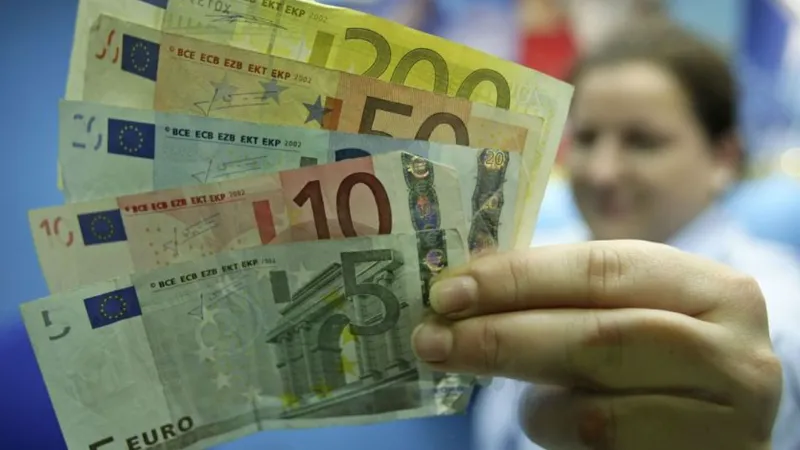 Unele bancnote euro valorează mult mai mult decât scrie pe ele ) Foto: