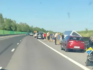 Un autocar s-a răsturnat pe autostrada A2. Sunt 5 victime dintre care una este prinsă sub mașină Foto: SU Călărași