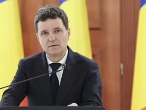 Câtă încredere mai au românii în Nicușor Dan și George Simion la aproape două luni de la alegeri. Ce politician le amenință poziția