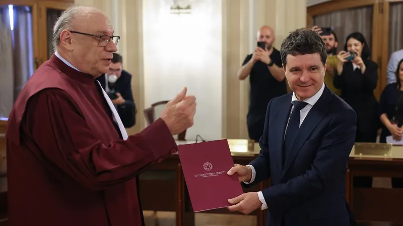 Nicușor Dan, validat președinte al României. CCR a respins solicitarea lui George Simion - Foto: Inquam Photos / George Călin
