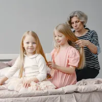 Care mămici pot ieși la pensie mai devreme? În care cazuri pensionarea se face și la 52 ani? Foto: Freepik (fotografie cu caracter ilustrativ)