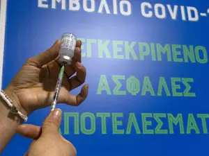 Certificatul de vaccinare, valabil doar 7 luni în Grecia, fără doza booster, la cei peste 60 de ani. / Foto: globaltimes.cn