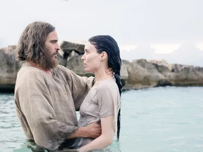 Joaquin Phoenix și Rooney Mara, în filmul „Maria Magdalena” din 2018 - Foto: Profimedia Images