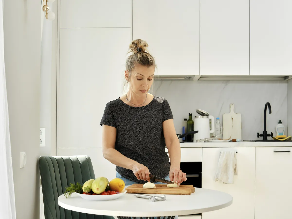 Metoda prin care poți tăia ceapa fără să îți dea lacrimile. Cum trebuie să fie cuțitul?