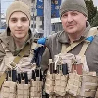Tatăl și fiul au plecat împreună pe front să lupte împotriva lui Putin. Rusia atacă violent Donețk / twitter