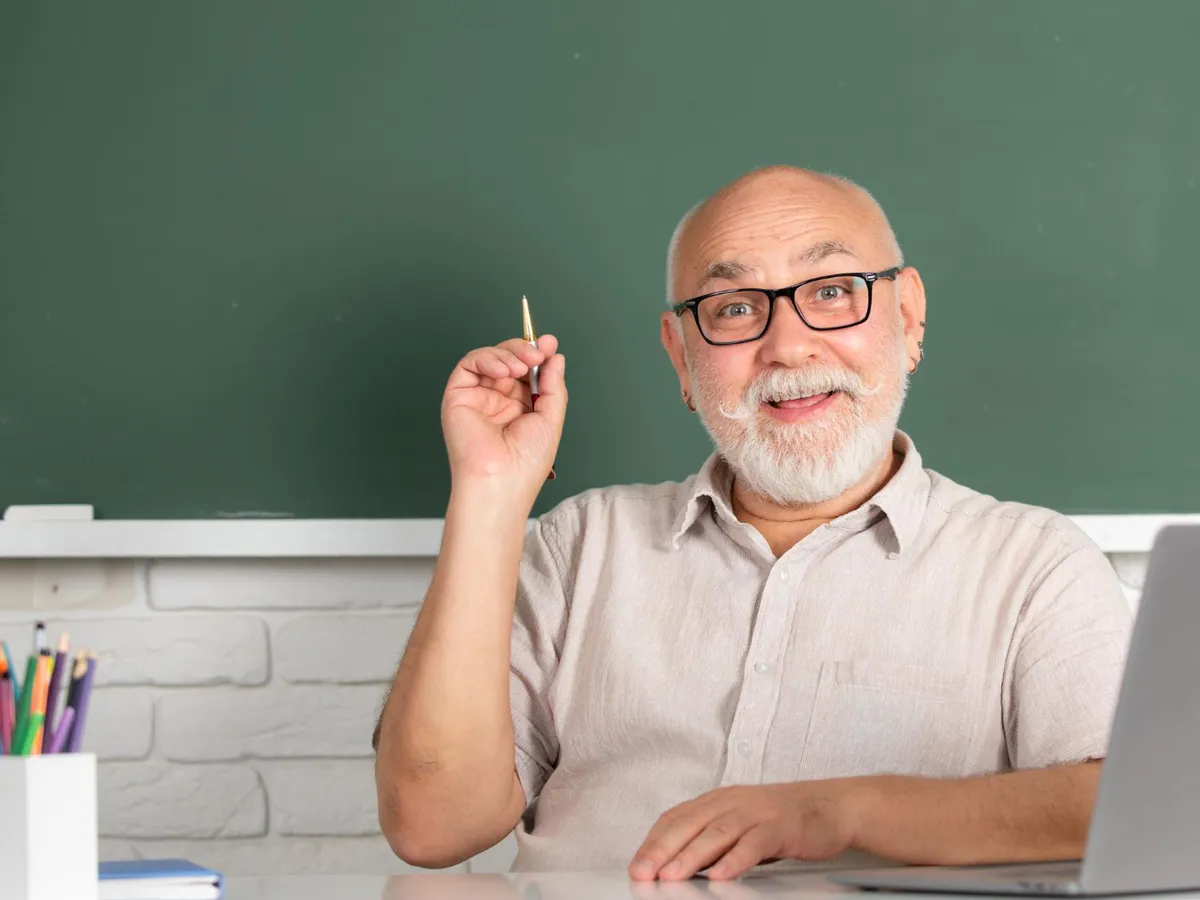 Profesor la pensie - Foto: Freepik