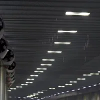 Plouă în Pasajul Unirii. / Foto: euronews.ro