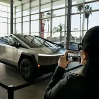 Elon Musk a vândut „gogoși”. Tesla Cybertruck are nevoie de baterie suplimentară și costă dublu - Foto: Profimedia Images