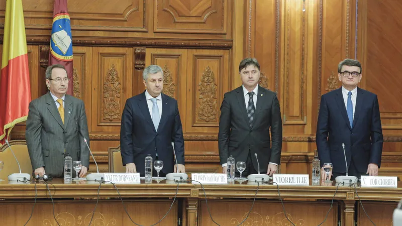 După ce l-a obligat pe Klaus Iohannis să o revoce
pe Kovesi, Valer Dorneanu (stânga)
a primit locuință de protocol