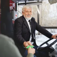 Bonus la pensie de 73.000 de euro, pierdut de un șofer de autobuz. Gestul care l-a lăsat fără bani - Foto: Freepik (Imagine cu rol ilustrativ)