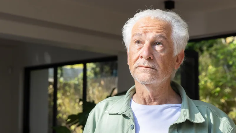 Pensionar îngrijorat de pensie - Foto. Freepik