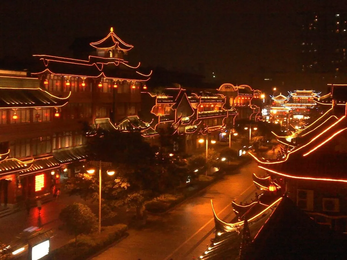 Stradă tradiţională din oraşul chinez Chengdu, cu 16 milioane de locuitori - Foto: PXHere/tkkangna