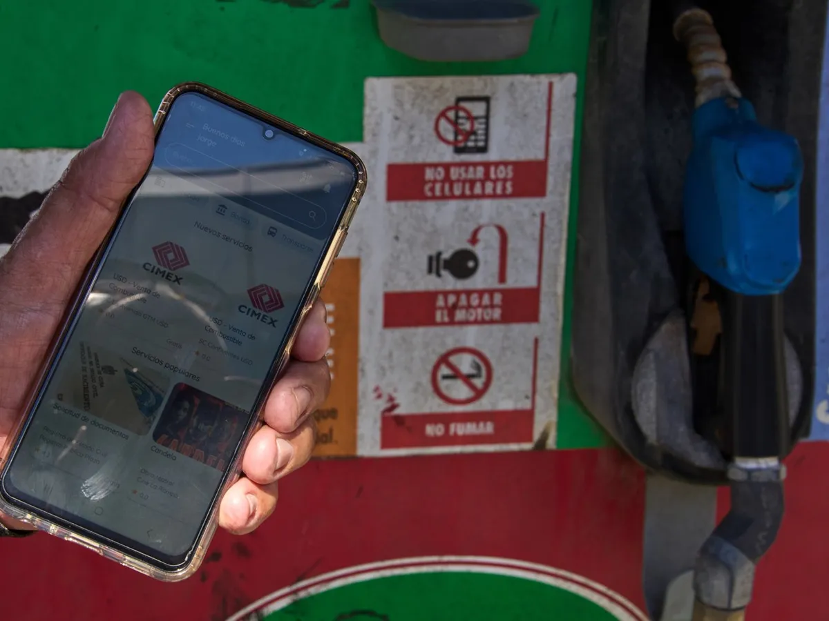 Șoferii din Cuba obligați să folosească o aplicație pentru rația de benzinăFoto: Profimedia Images