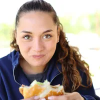„Snackificarea”, noul trend în alimentație viral pe Tiktok. Nutriționiștii trag un semnal de alarmă - Foto: Profimedia images