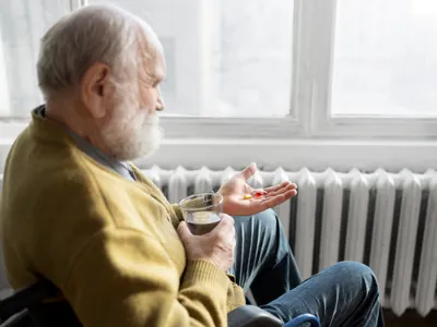 Aproape 2.000.000 de români stau în frig. Nu au bani să-și încălzească casa iarna - Foto: Freepik (imagine cu rol ilustrativ)